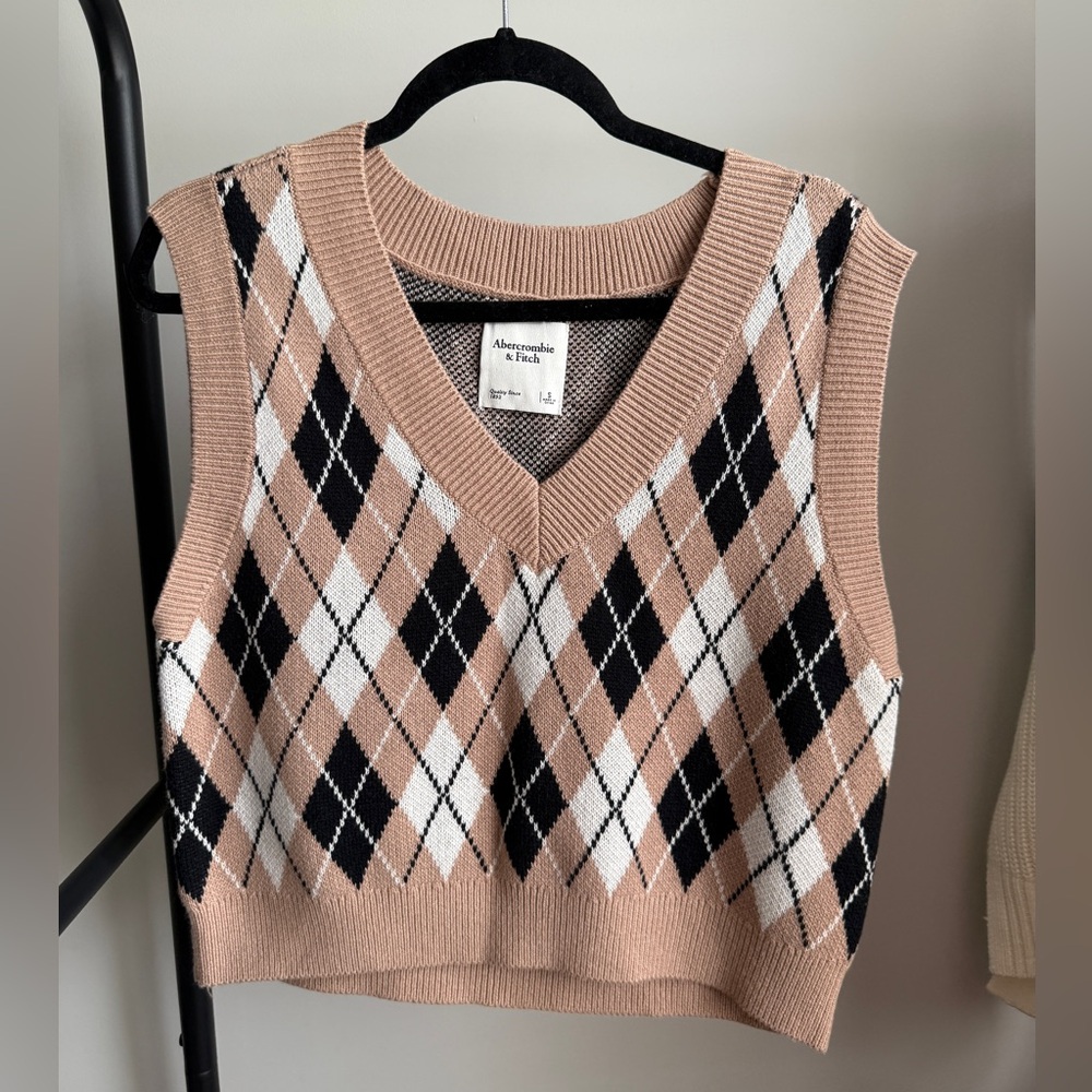 Abercrombie & Fitch Argyle Cropped Sweater Vest